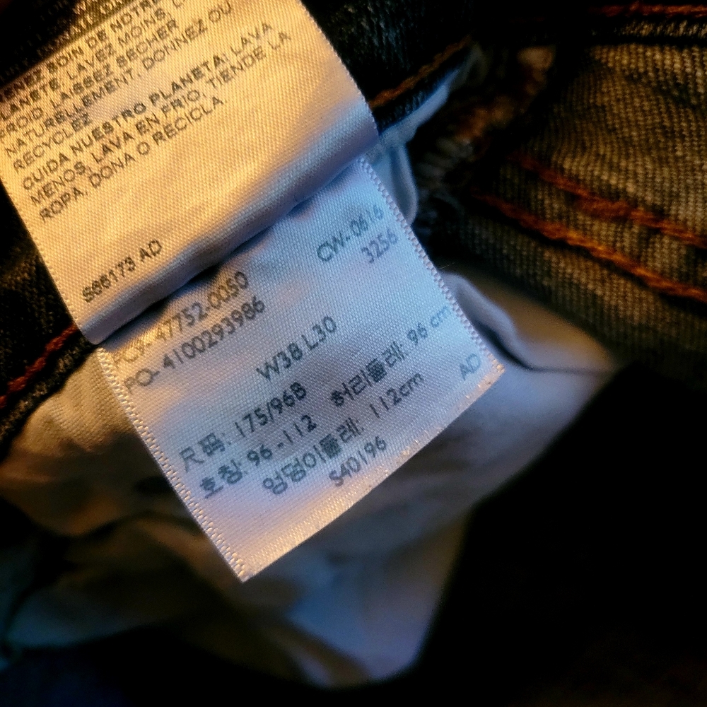 Amazing condition darker wash LEVI'S jeans - Picture 7 of 7